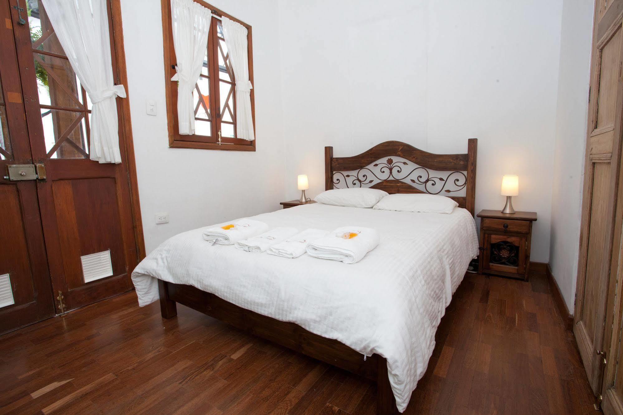 Arche Noah Boutique Hostel Богота Экстерьер фото